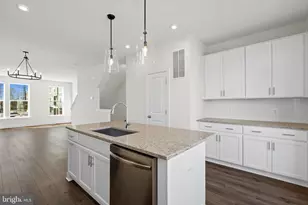 596 Watermans Dr, Woodbridge, VA 22191 - Photo 16