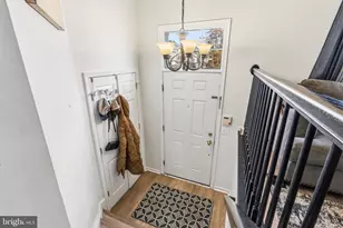 9841 Cheshire Ridge Cir, Manassas, VA 20110 - Photo 2