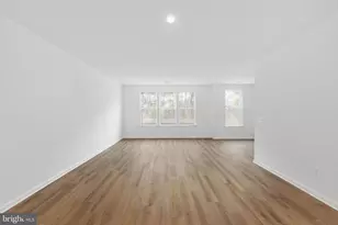 2546 Neabsco Common Pl, Woodbridge, VA 22191 - Photo 8