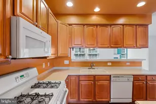 9023 Brewer Creek Pl, Manassas, VA 20109 - Photo 18