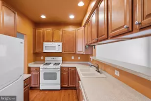 9023 Brewer Creek Pl, Manassas, VA 20109 - Photo 16