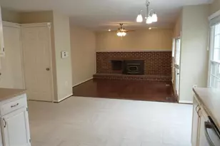 8219 Crackling Fire Dr, Gainesville, VA 20155 - Photo 2