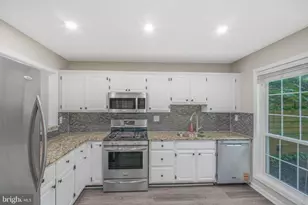 12014 Cardamom Dr, Woodbridge, VA 22192 - Photo 2