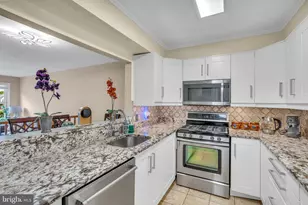 12606 Kempston Ln, Woodbridge, VA 22192 - Photo 16