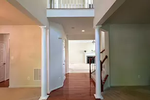 12489 Pfitzner Ct, Woodbridge, VA 22192 - Photo 2