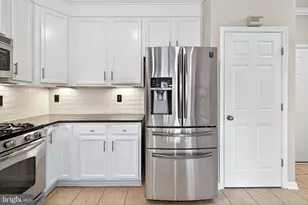 15825 John Diskin Cir, Woodbridge, VA 22191 - Photo 26