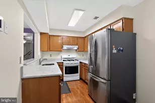 12578 Kempston Ln, Woodbridge, VA 22192 - Photo 2