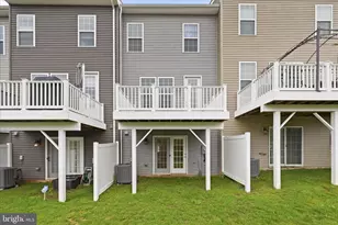 8761 Elsing Green Dr, Manassas, VA 20112 - Photo 2