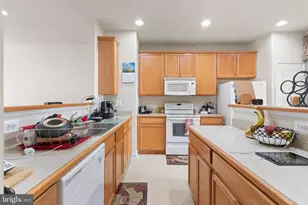 745 Collington Ct, Woodbridge, VA 22191 - Photo 26