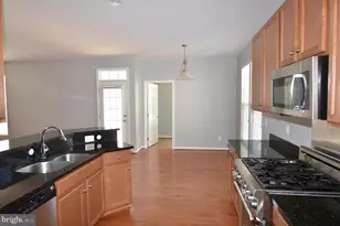 16291 Catenary Dr, Woodbridge, VA 22191 - Photo 10