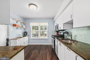 14054 Fallbrook Ln, Woodbridge, VA 22193 - Photo 4