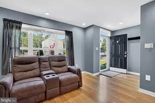 12887 Hunterbrook Dr, Woodbridge, VA 22192 - Photo 4