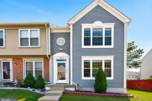 12887 Hunterbrook Dr, Woodbridge, VA 22192 - Photo 2