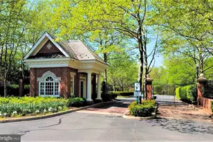 8020 Amsterdam Ct, Gainesville, VA 20155 - Photo 8