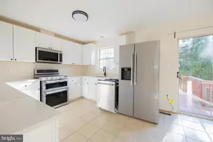 12866 Hyannis Ln, Woodbridge, VA 22193 - Photo 2