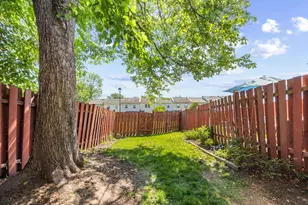 8758 Stoneridge Dr, Manassas, VA 20111 - Photo 4