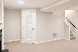 7034 Rogue Forest Ln, Gainesville, VA 20155 - Photo 10