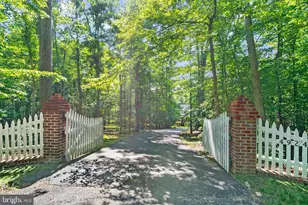 4924 Wood Lilly Ct, Woodbridge, VA 22192 - Photo 4