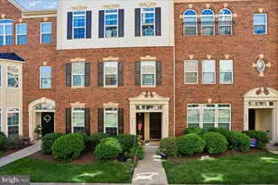 7481 Brunson Cir, Gainesville, VA 20155 - Photo 2