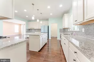 5829 Amanda Rose Ln, Woodbridge, VA 22193 - Photo 12