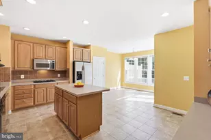 6830 Witton Cir, Gainesville, VA 20155 - Photo 8