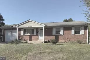13203 Hampshire Ct, Woodbridge, VA 22193 - Photo 2