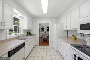 4556 Lawnvale Dr, Gainesville, VA 20155 - Photo 2