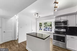 2857 Bowes Ln, Woodbridge, VA 22193 - Photo 8