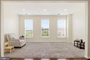 7931 Crescent Park Dr, Gainesville, VA 20155 - Photo 10