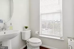 7931 Crescent Park Dr, Gainesville, VA 20155 - Photo 30