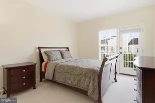 7931 Crescent Park Dr, Gainesville, VA 20155 - Photo 16