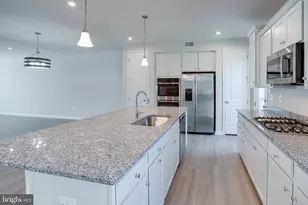 18297 Summit Pointe Dr, Triangle, VA 22172 - Photo 10