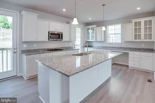 18297 Summit Pointe Dr, Triangle, VA 22172 - Photo 8