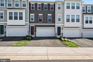4014 Shire Meadow Ln, Triangle, VA 22172 - Photo 2