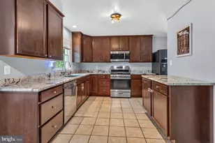 8650 Ambrose Ct, Manassas, VA 20109 - Photo 2