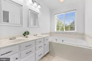 14239 Hunters Run Way, Gainesville, VA 20155 - Photo 24