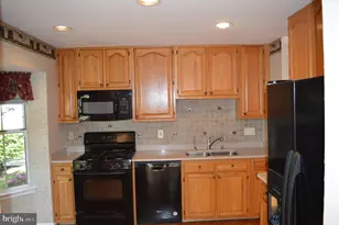 16853 Capon Tree Ln, Woodbridge, VA 22191 - Photo 8