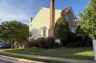 2776 Winston Ct, Woodbridge, VA 22191 - Photo 2
