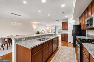 8045 Crescent Park Dr, Gainesville, VA 20155 - Photo 14