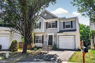 6853 Hollow Glen Ct, Gainesville, VA 20155 - Photo 2
