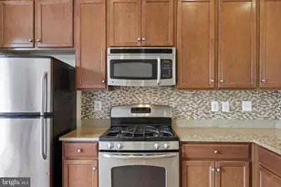 15704 John Diskin Cir, Woodbridge, VA 22191 - Photo 10