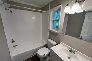 18402 Cedar Dr, Triangle, VA 22172 - Photo 6