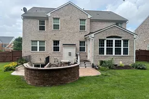 8057 Tysons Oaks Ct, Gainesville, VA 20155 - Photo 2