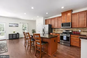 7030 Darbey Knoll Dr, Gainesville, VA 20155 - Photo 2