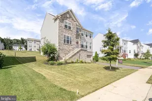 3028 Landing Eagle Ct, Woodbridge, VA 22191 - Photo 2