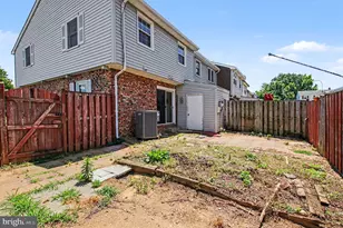 1800 Fort Pulaski Ct, Dumfries, VA 22026 - Photo 4