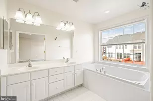 7056 Courtyard Way, Haymarket, VA 20169 - Photo 24