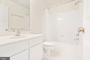 7056 Courtyard Way, Haymarket, VA 20169 - Photo 18