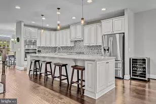 7102 Darbey Knoll Dr, Gainesville, VA 20155 - Photo 2
