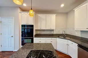 15519 Exmore Ct, Woodbridge, VA 22191 - Photo 4
